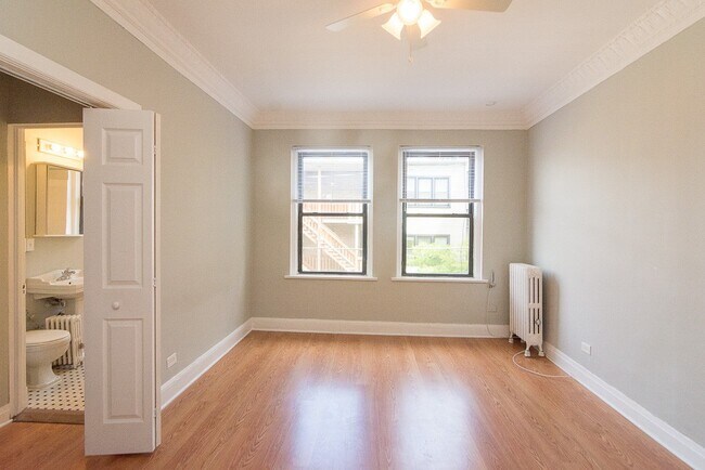 Photo - 3824 N Fremont Unit 213