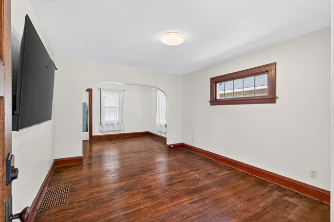 Photo - 421 Goodhue St