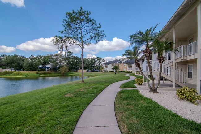 Photo - Lake Front - Ground Floor - Renovated 2 Be... Unidad 107