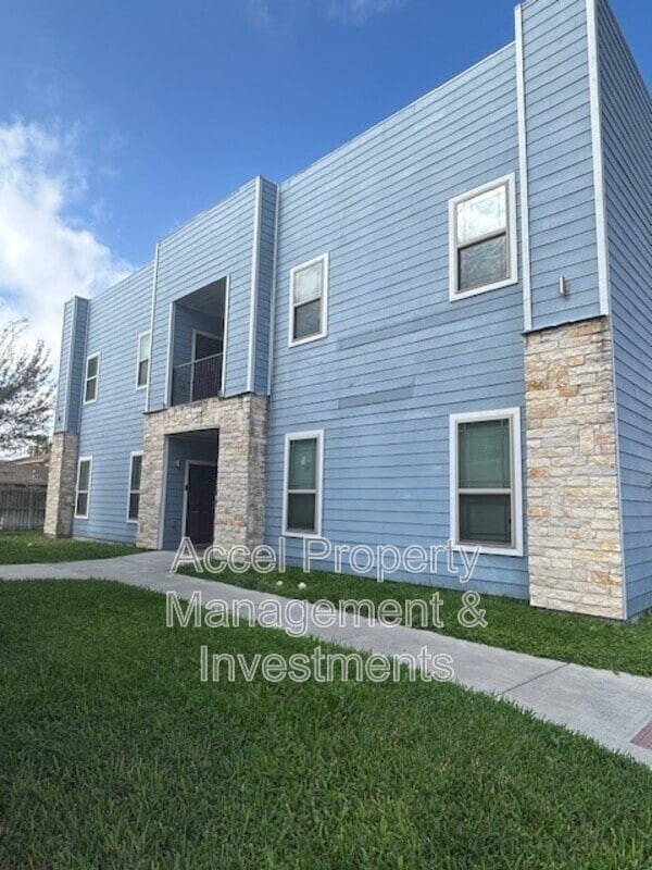 Building Photo - 401 E Ebony Ave Unit 3