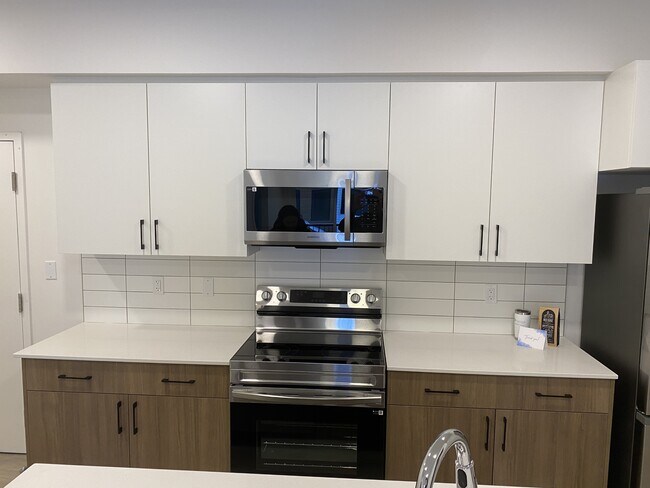 Photo - 9227-9228 228 St NW