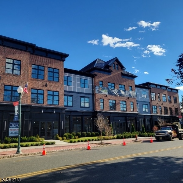 Building Photo - 1776 E 2nd St Unit 40