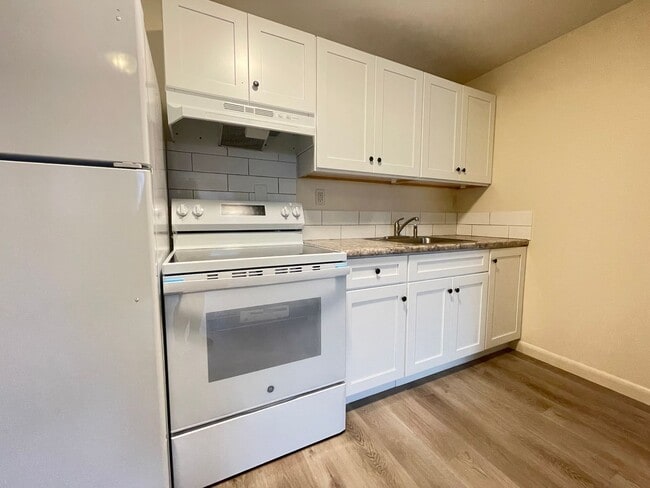 Building Photo - 181 Loudon Rd Unit 201