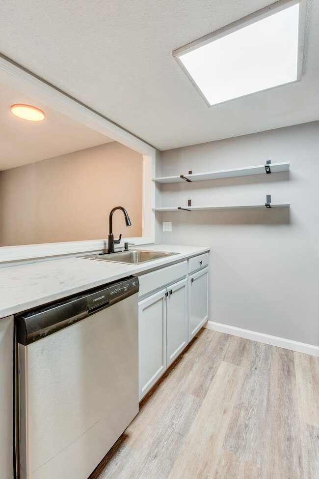 Photo - Country Club Oval Apartments