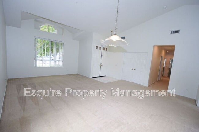 Photo - 1821 La Quinta Ln