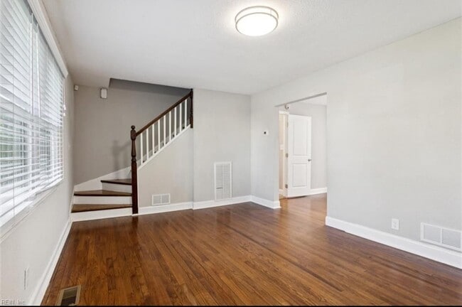 Photo - 7622 Newport Ave Casa