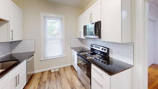 Photo - 6 BEDROOMS + 3.5 FULL BATHROOMS Single Fam...