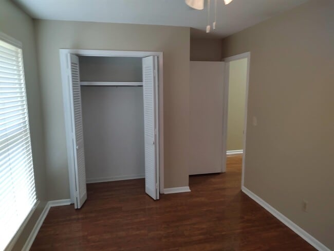 Photo - 1533 Woodgate Way