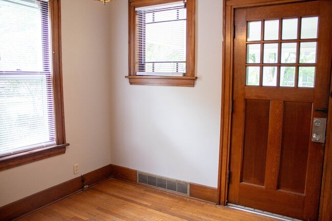 Photo - AVAILABLE FOR AUGUST 2026!  Large house near KRANNERT!