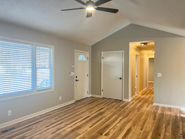 Photo - 221 Jefferson Cir