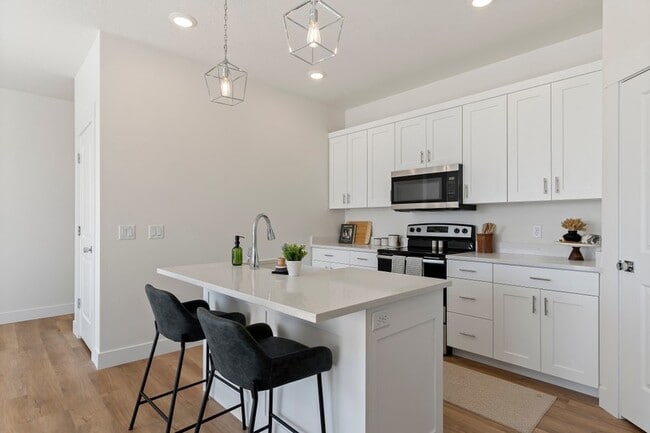 Photo - 453 W 490 N
