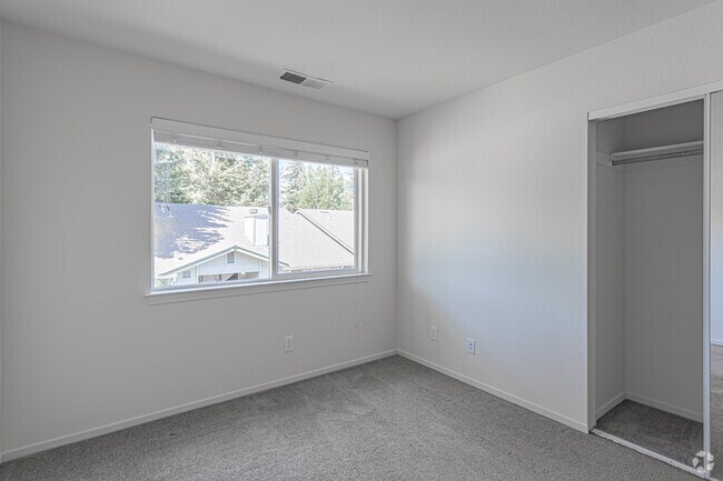 3BR, 2BA - 1200 SF