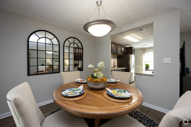 2BR, 2BA - 1300SF