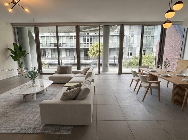 Photo - 250 NW 24th St Unidad 3C