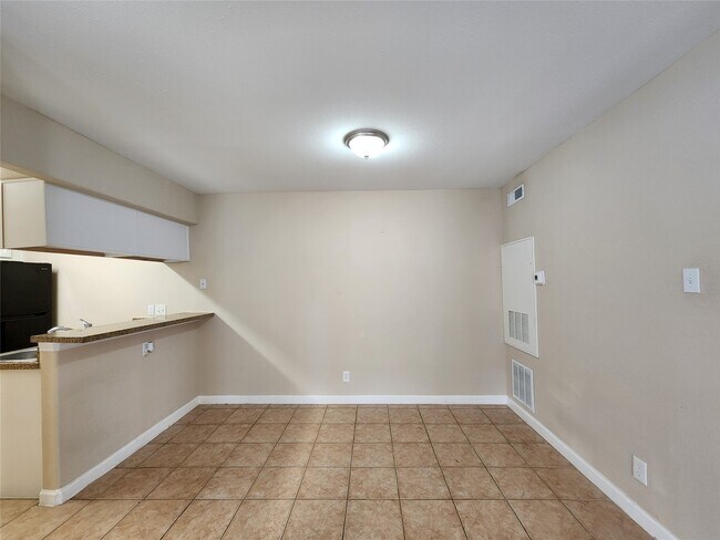 Photo - 17401 Red Oak Dr Unit 100