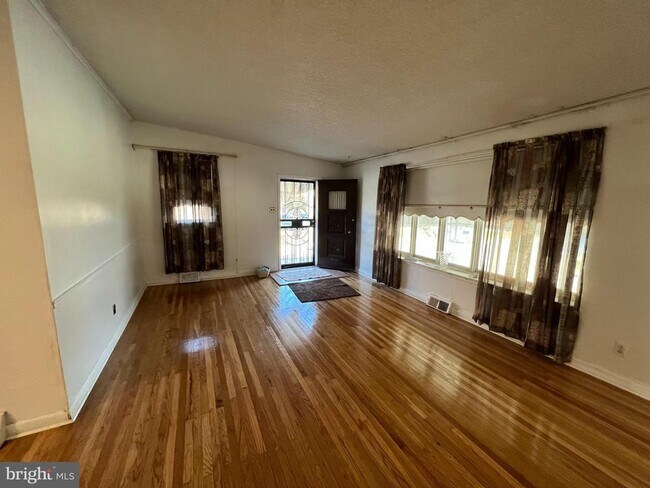 Photo - 1053 E Sydney St