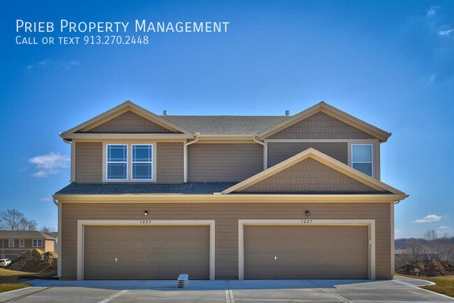 Building Photo - 2032 S 137 St