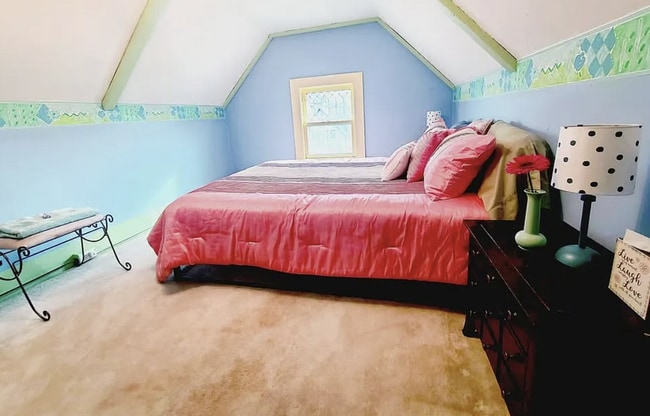 Room #4 - 1512 Harlem Blvd Unidad Room #4