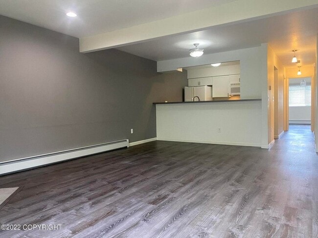 Building Photo - Beautifully Updated 2 Bed/1.5 Bath Condo with Garage!