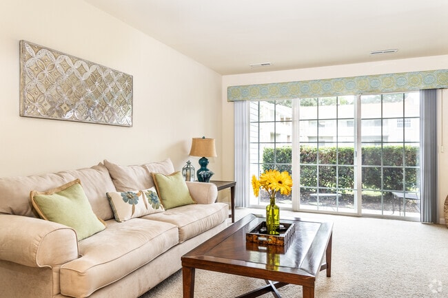 1BR, 1BA - 868SF - The Lilac - Living Room