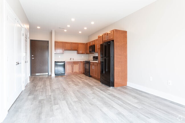 1BR, 1BA - 660 SF - Living Room