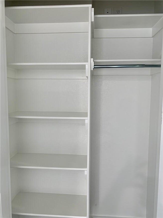 Building Photo - 432 Red Robin St