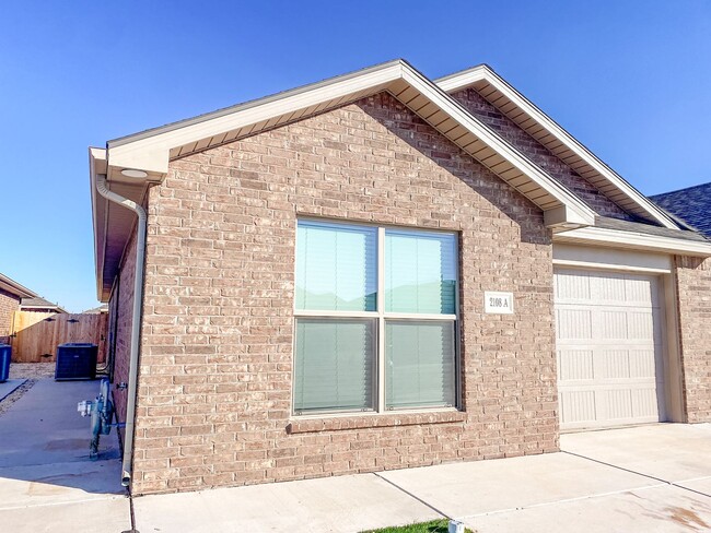 Photo - 2108 N Avenue J Unidad A