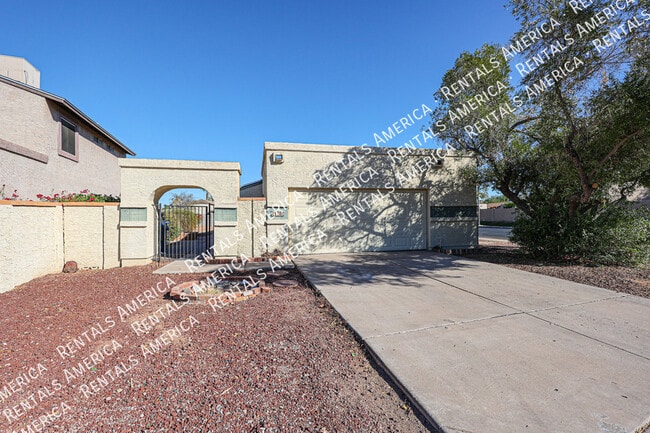 Photo - 630 E Jensen St