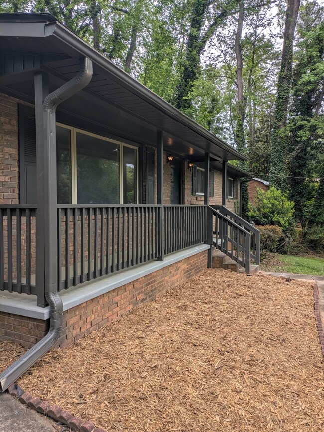 Building Photo - 1002 Hemlock Dr Rental
