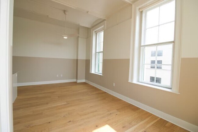 Photo - 30 W Broad St