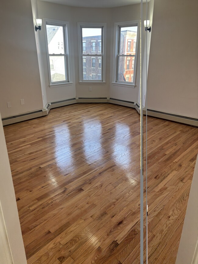 Photo - 7 Greenheys St Unit 2