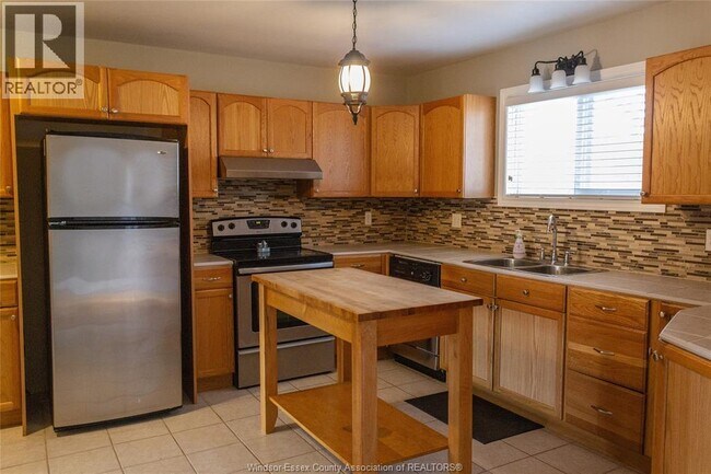 Photo - 3033 Church St