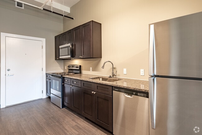 1Br, 1Ba, 900Sqft