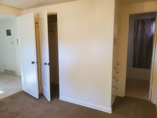 Photo - 708 W 1st Ave Unit Apt 1