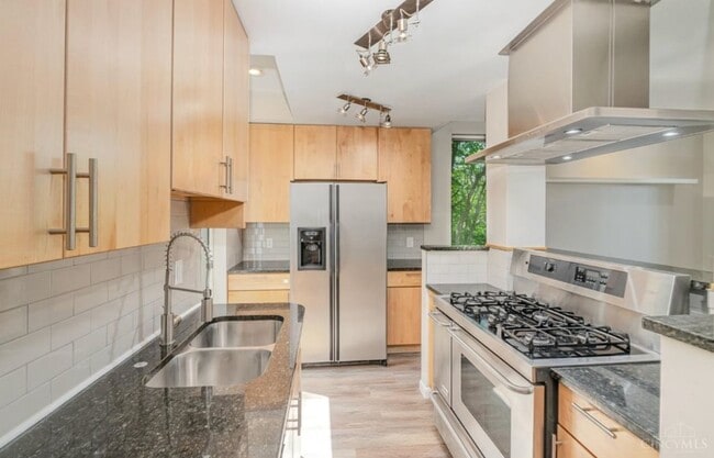 Photo - Foxhall Court Unit 1