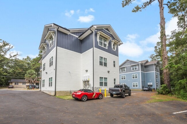 Photo - 1720 Airport Dr