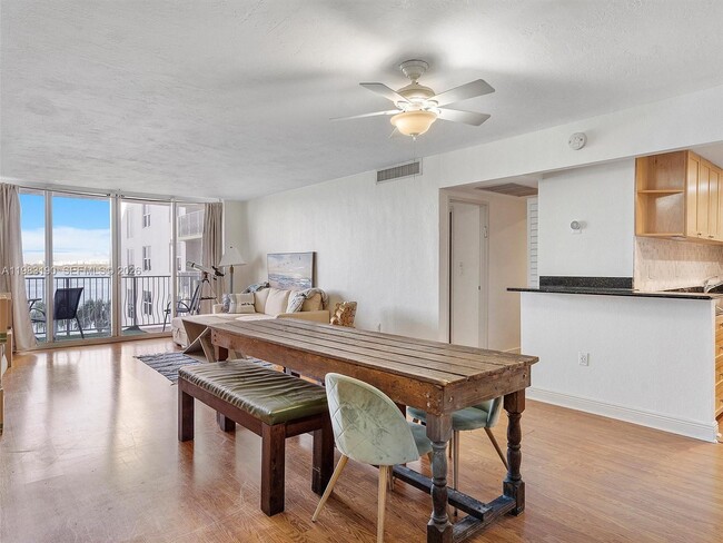 Photo - 10350 W Bay Harbor Dr Unit 4V