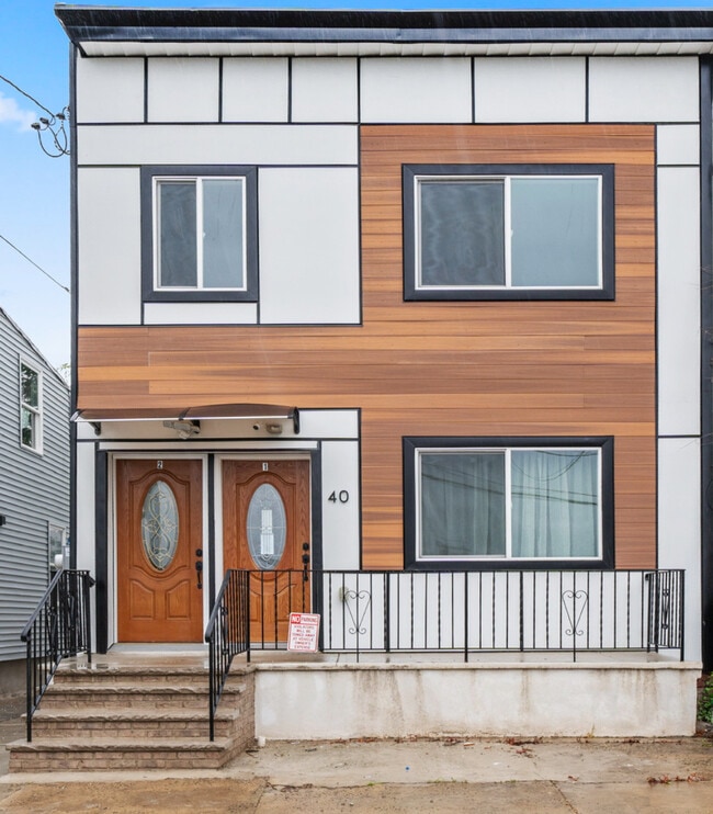 Building Photo - 40 Lewis Ave Unit 2