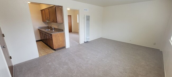 Building Photo - This is a great 1-bdr right in the heart o... Rental