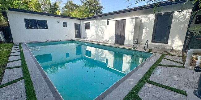 Photo - 12800 NE 12th Ave Unidad 2