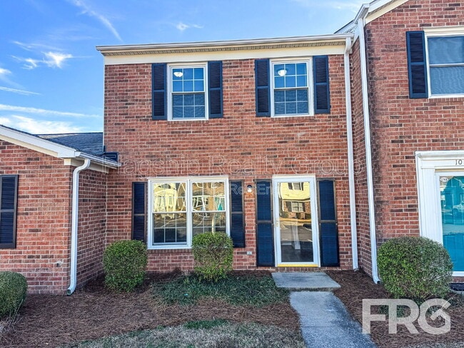 Building Photo - 2700 Thackery Rd