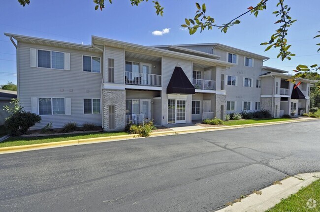 Building Photo - Great Willows condo w/great deck area!