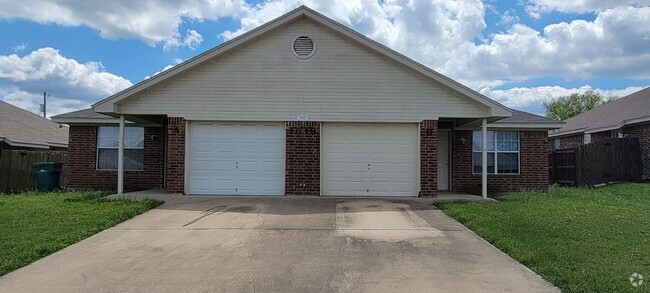 Building Photo - COMING SOON! Unit 1618 Yuma Trail - B Rental