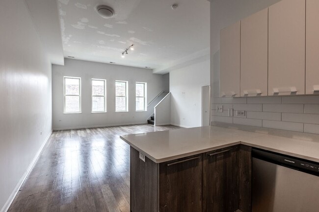 Photo - Spacious 3 Bed 2 Bath Duplex Up, In unit W/D in Humboldt Park! Unit 201