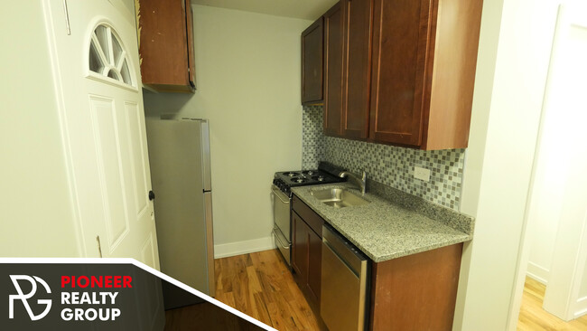 Building Photo - 2850 N Mildred Ave Unit 1