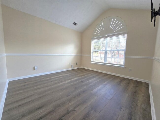 Photo - 4060 Crescent Walk Ln NE