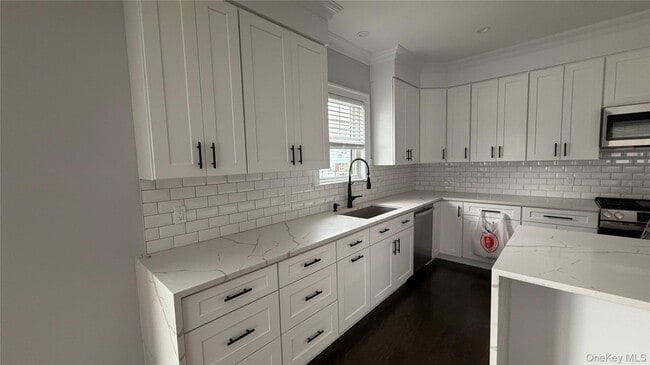 Photo - 172 Lakeview Ave Unit 170
