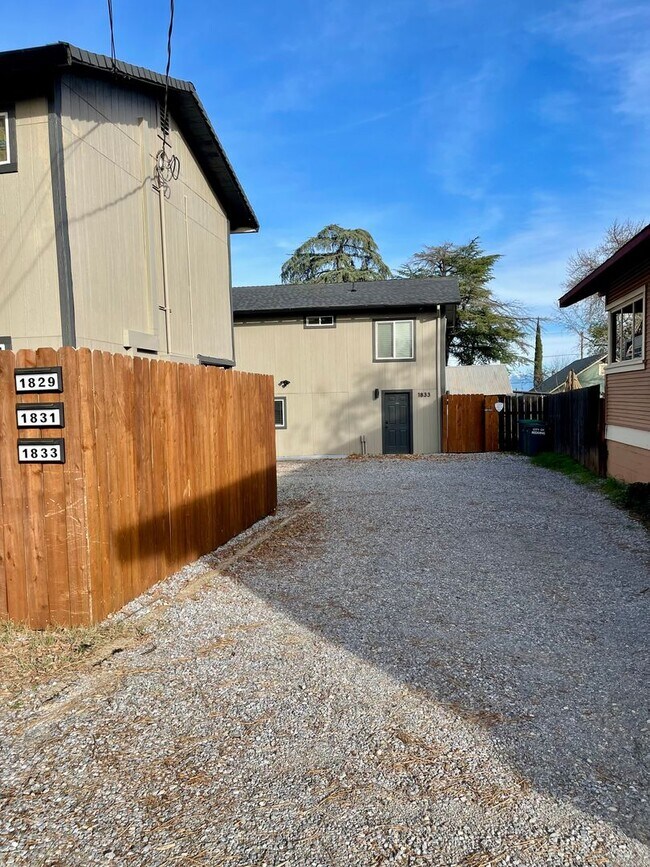 Photo - 1833-1833 Grace Ave Unit 1833