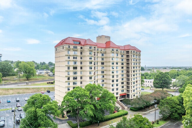 Photo - 1600 Park Cir