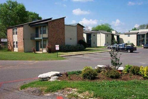 Oakes Apartments - Oakes Apartments